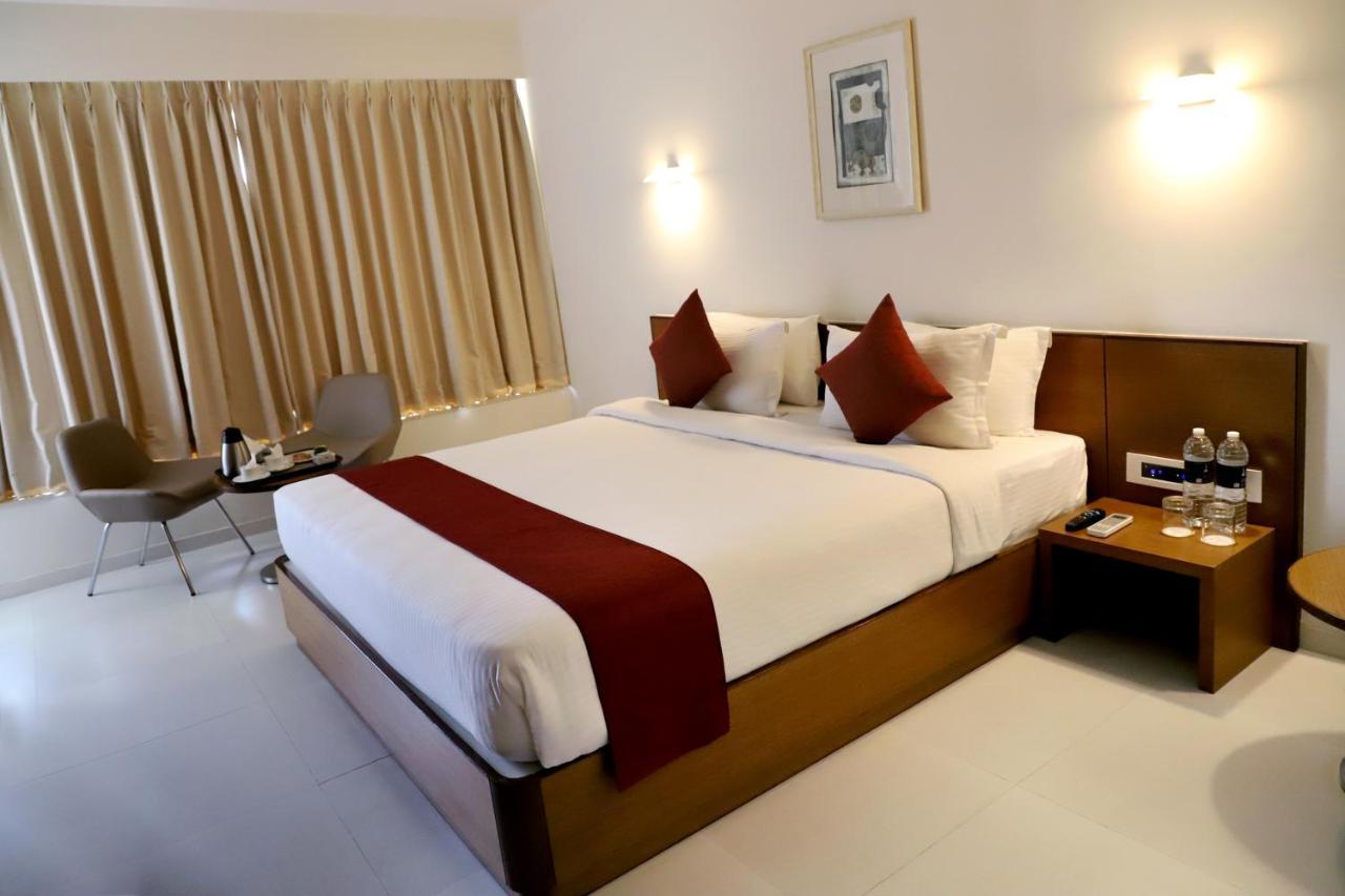 Patria Suites Rajkot Exterior foto