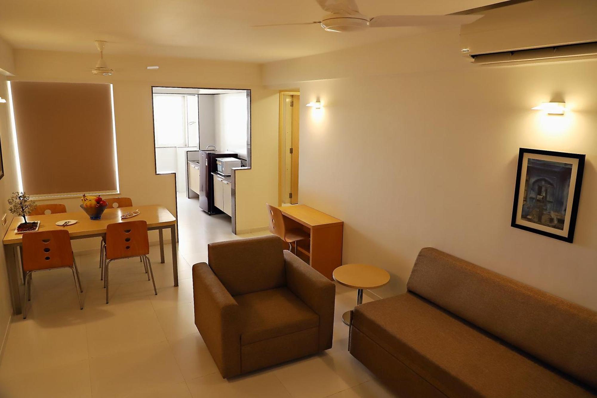 Patria Suites Rajkot Exterior foto