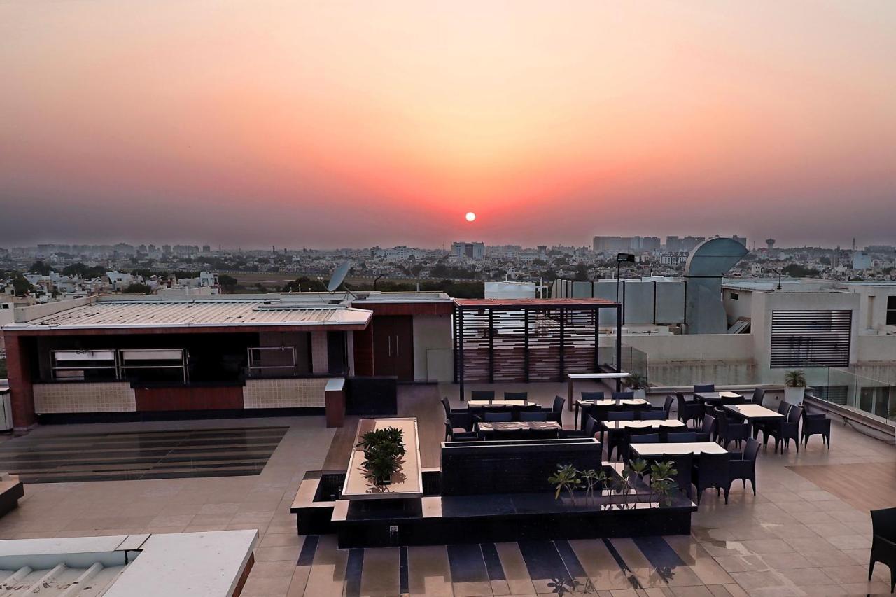 Patria Suites Rajkot Exterior foto